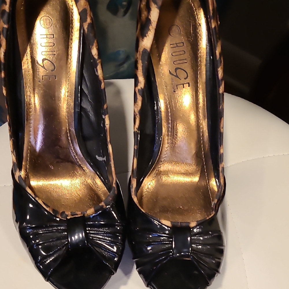 Rouge Helium Black and Gold Peep-Toe Heels
